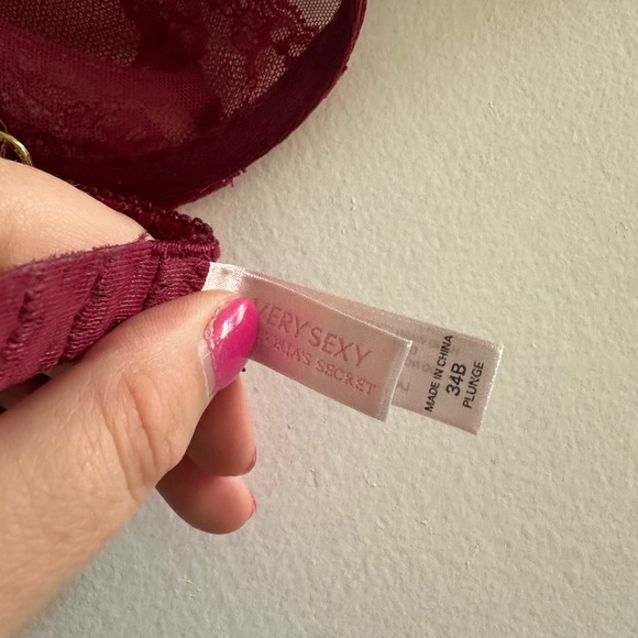 Victoria’s Secret Maroon Lace Underwire ‘Very Sexy’ Plunge Bra size 34B EUC - Picture 8 of 9
